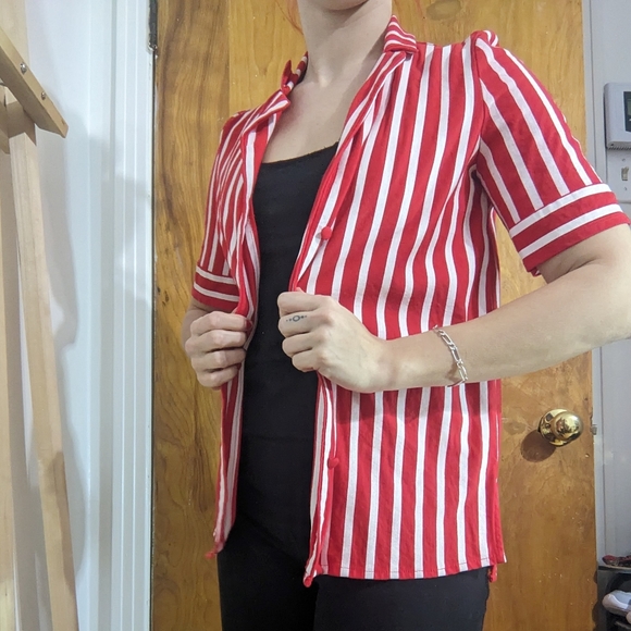 Beautiful little red and white striped Zara shirt - Picture 2 of 5
